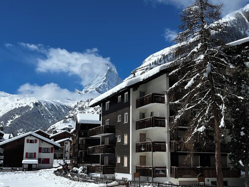 2 bedroom/2bathroom apt close to village with stunning view of the Matterhorn