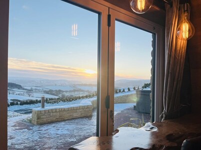 Burrow View - a hobbit hut that sleeps 4 guests in 1 bedroom