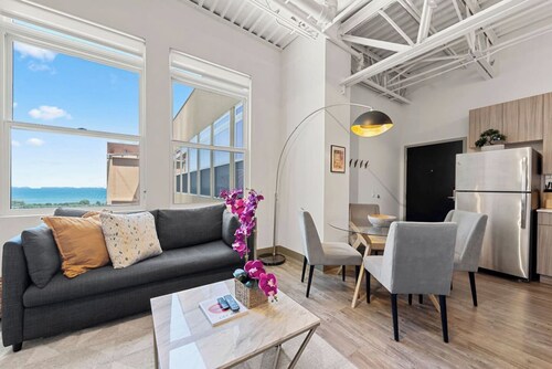 Downtown Mich Ave - 6 Penthouses, Sleep 25