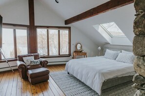 4 bedrooms, desk, iron/ironing board, travel cot