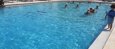 حمّام سباحة خارجي، حمّام سباحة مُدفَّأ