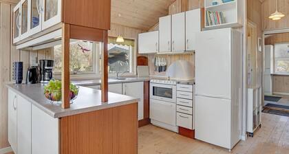Lovely home in Faxe Ladeplads with WiFi