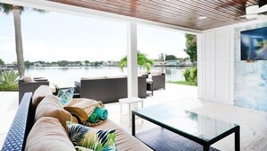 Smart TV - Fabulous views, heated pool 5 BR 5.5 BA Waterfront (Indian Rocks Beach)