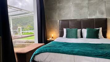 1 bedroom, desk, soundproofing, iron/ironing board