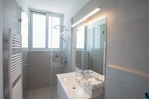 Villa, 4 Bedrooms, Private Pool, Garden View | Bathroom