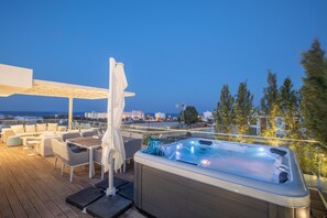 Villa, 4 Bedrooms, Private Pool, Garden View | Outdoor spa tub