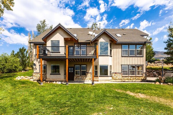 Exterior - Cozy Guest Suite with Breathtaking Views (Eden)