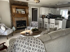 Living area - Quiet 2 Bedroom Home (Thomasville)