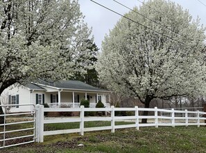 Exterior - Quiet 2 Bedroom Home (Thomasville)