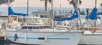 8.50m yacht moored in the port of the iles du Frioul Marseille