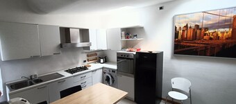 Small villa with garden in strategic location