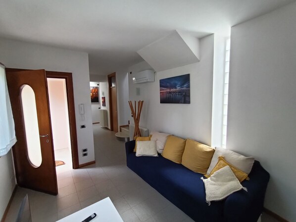 Smart TV - Small villa with garden in strategic location (Treviso)