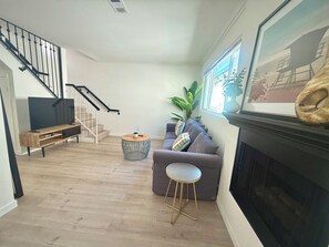 Smart TV - Your Private Oasis in the Hub of Marina del Rey (Marina del Rey)