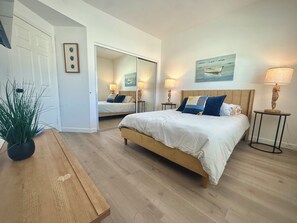 2 bedrooms, iron/ironing board, WiFi, bed sheets - Your Private Oasis in the Hub of Marina del Rey (Marina del Rey)