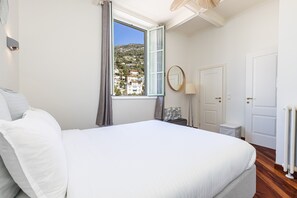 2 bedrooms, iron/ironing board, travel cot, free WiFi
