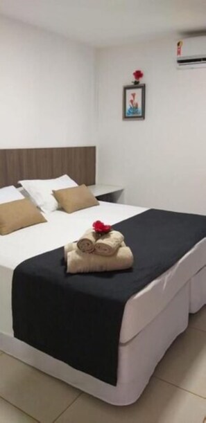 Zweibettzimmer | Minibar, individuell eingerichtet, kostenloses WLAN, Bettwäsche