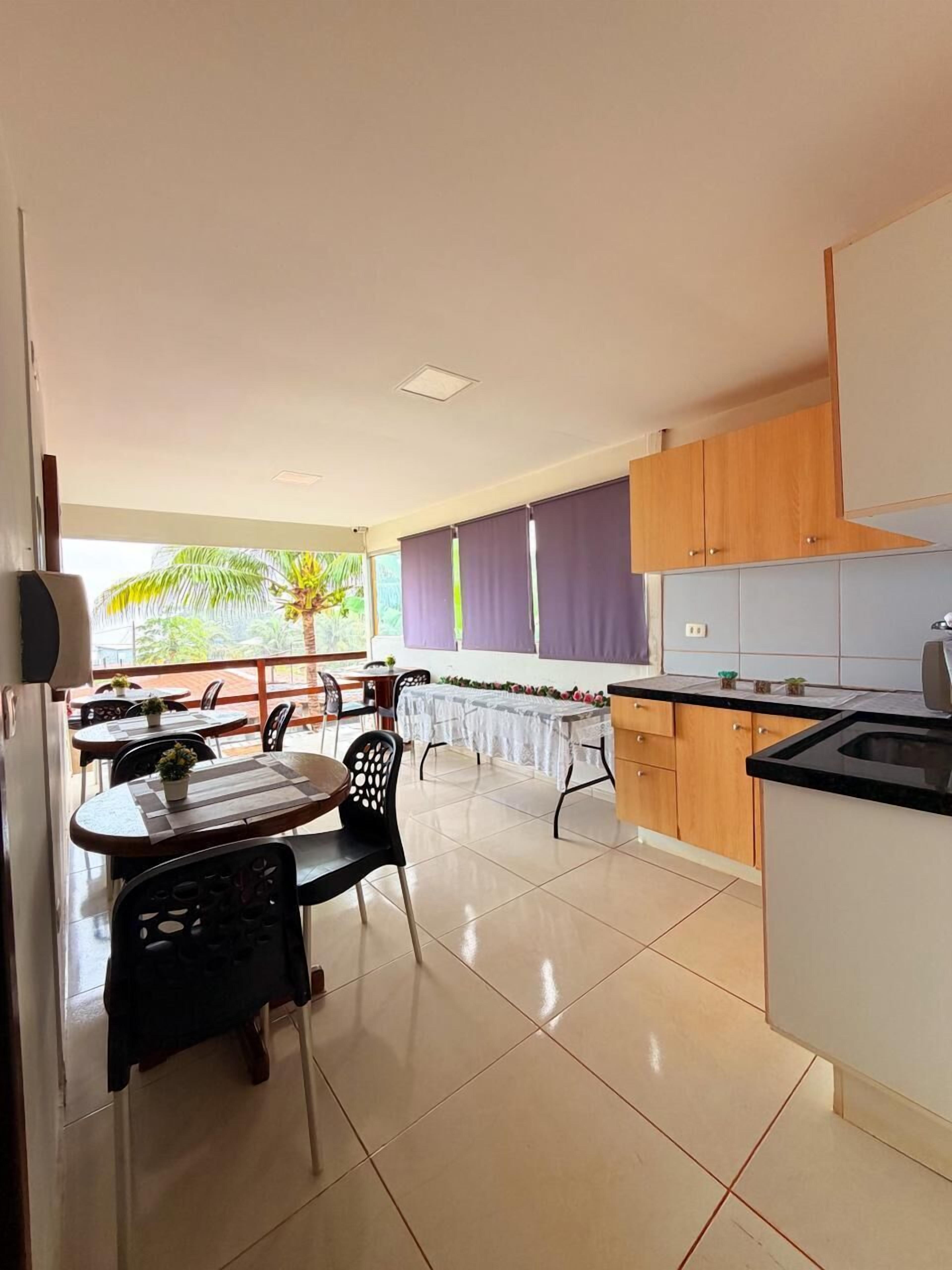 Tägliches inbegriffenes kontinentales Frühstück