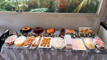 Free daily continental breakfast