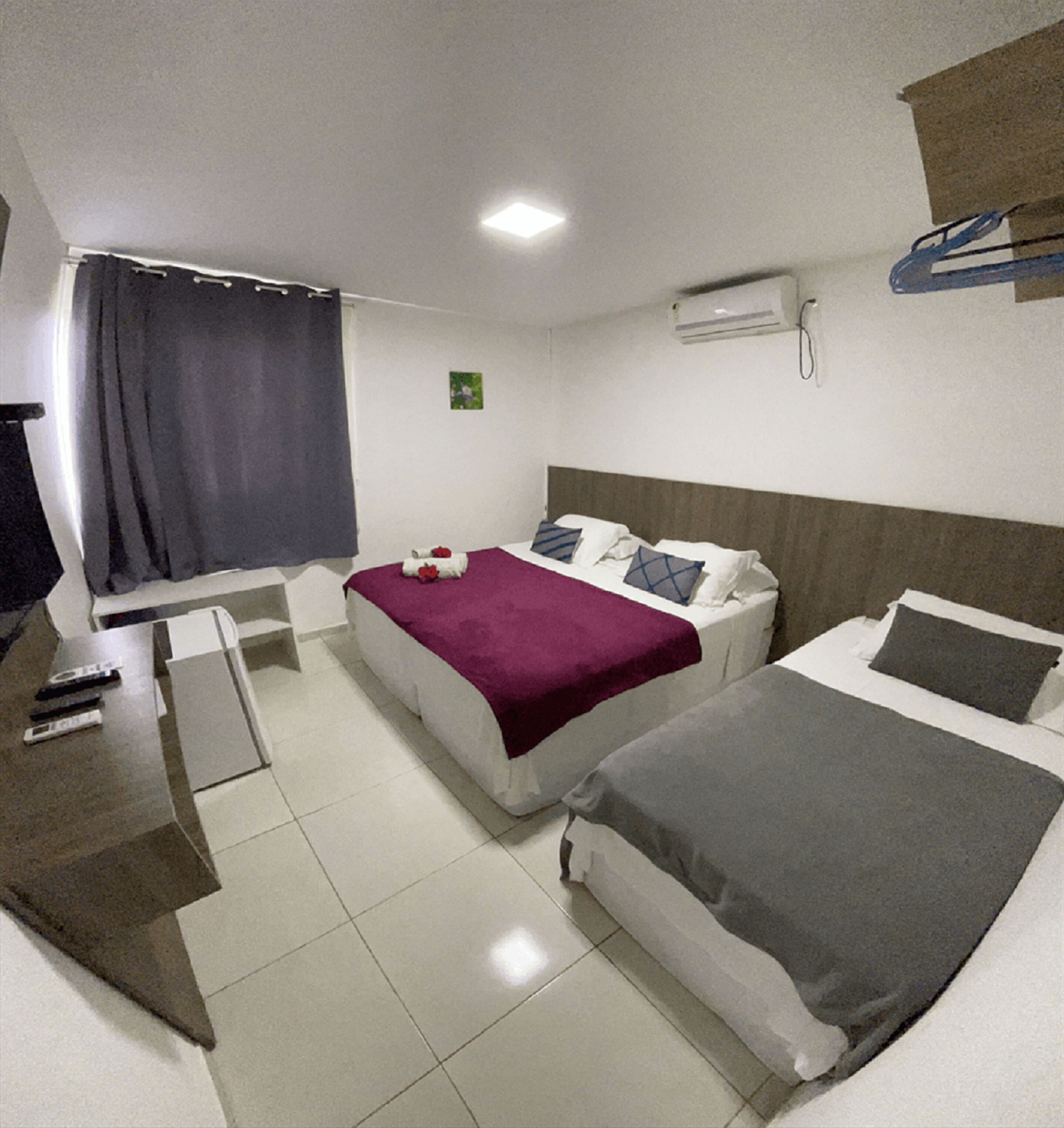 Minibar, muebles diferentes, wifi gratis y ropa de cama 