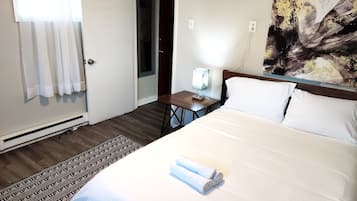 2 habitaciones, escritorio, tabla de planchar con plancha y wifi gratis