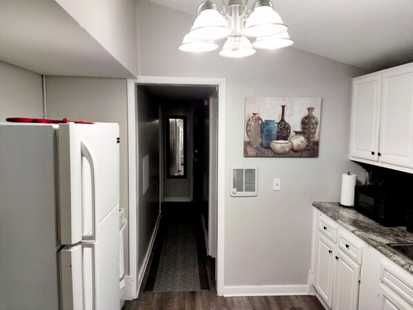 Refrigerador, microondas, horno, placa de cocina