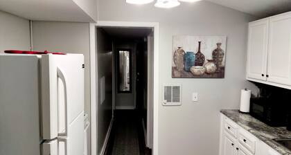 Lovely Two Bedroom Home- Close to DT Greenfield