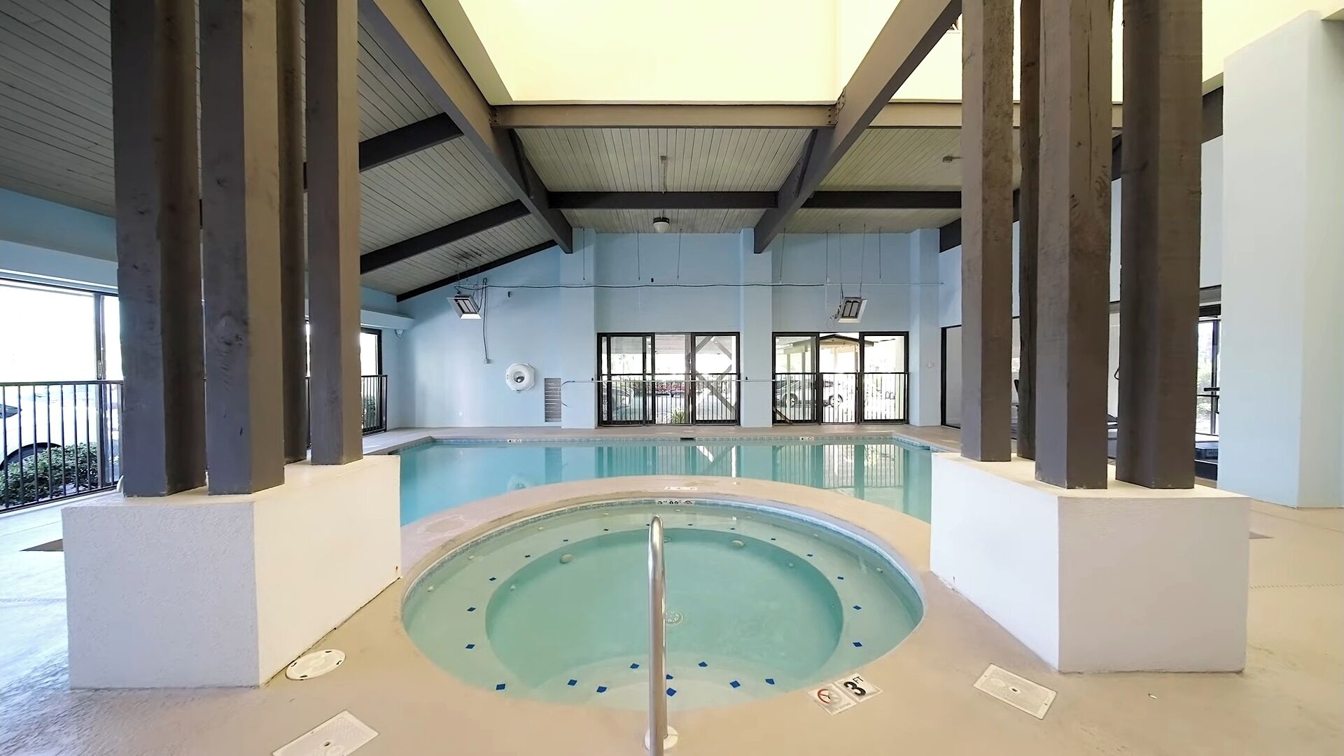 Innenpool, Außenpool