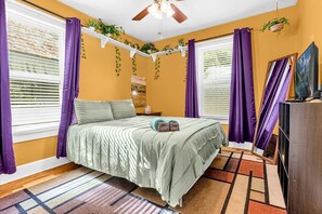 4 Schlafzimmer, Schreibtisch, Bügeleisen/Bügelbrett, Reisekinderbett