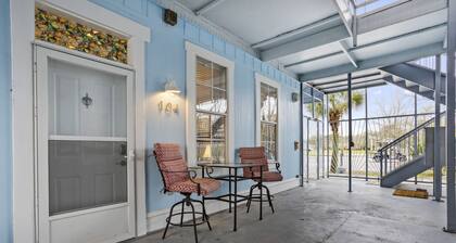 Beachin' Bay Getaway. Close to Downtown and the Beach!