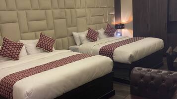 8 bedrooms, WiFi, bed sheets