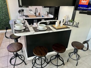 Dining - "ALEXA BOOK VACATION HOME" (Lynwood)