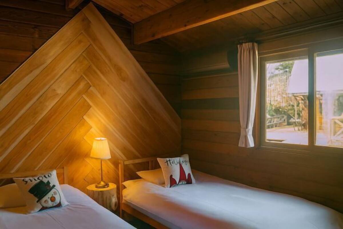 Desk, blackout curtains, free WiFi, bed sheets