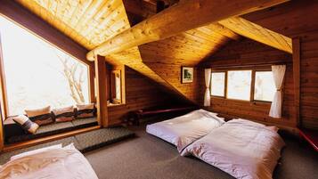 Luxury Cabin | Desk, blackout drapes, free WiFi, bed sheets