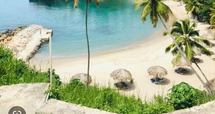 Sublime Love beachfront apartment w private beach