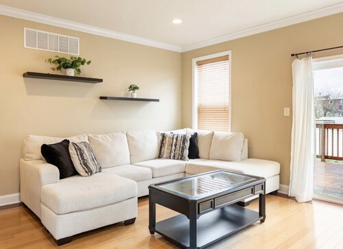 Charming 3BR & 2.5Ba nested in KOP w free parking, close to Conshy & Philly.