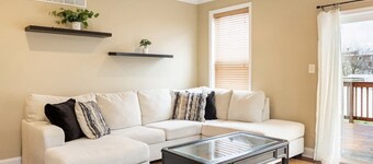 Charming 3BR & 2.5Ba nested in KOP w free parking, close to Conshy & Philly.