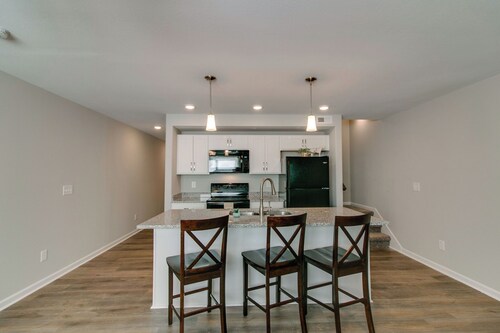 1 car garage 3 Bedroom Condo