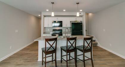 1 car garage 3 Bedroom Condo