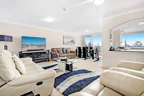 Smart TV - Beachside Getaway, Southern Cross Seventh Floor (Burleigh Heads)