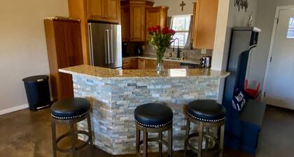 Cozy and Relaxing Lake House close to Lake of the Arbuckles