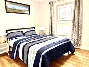 4 bedrooms, desk, iron/ironing board, travel cot - Luxurious and Comfortable Home (Woodstock)