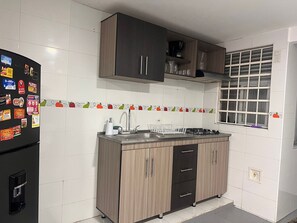 Apartament | Cuina privada | Frigorífic, liquadora i graella 