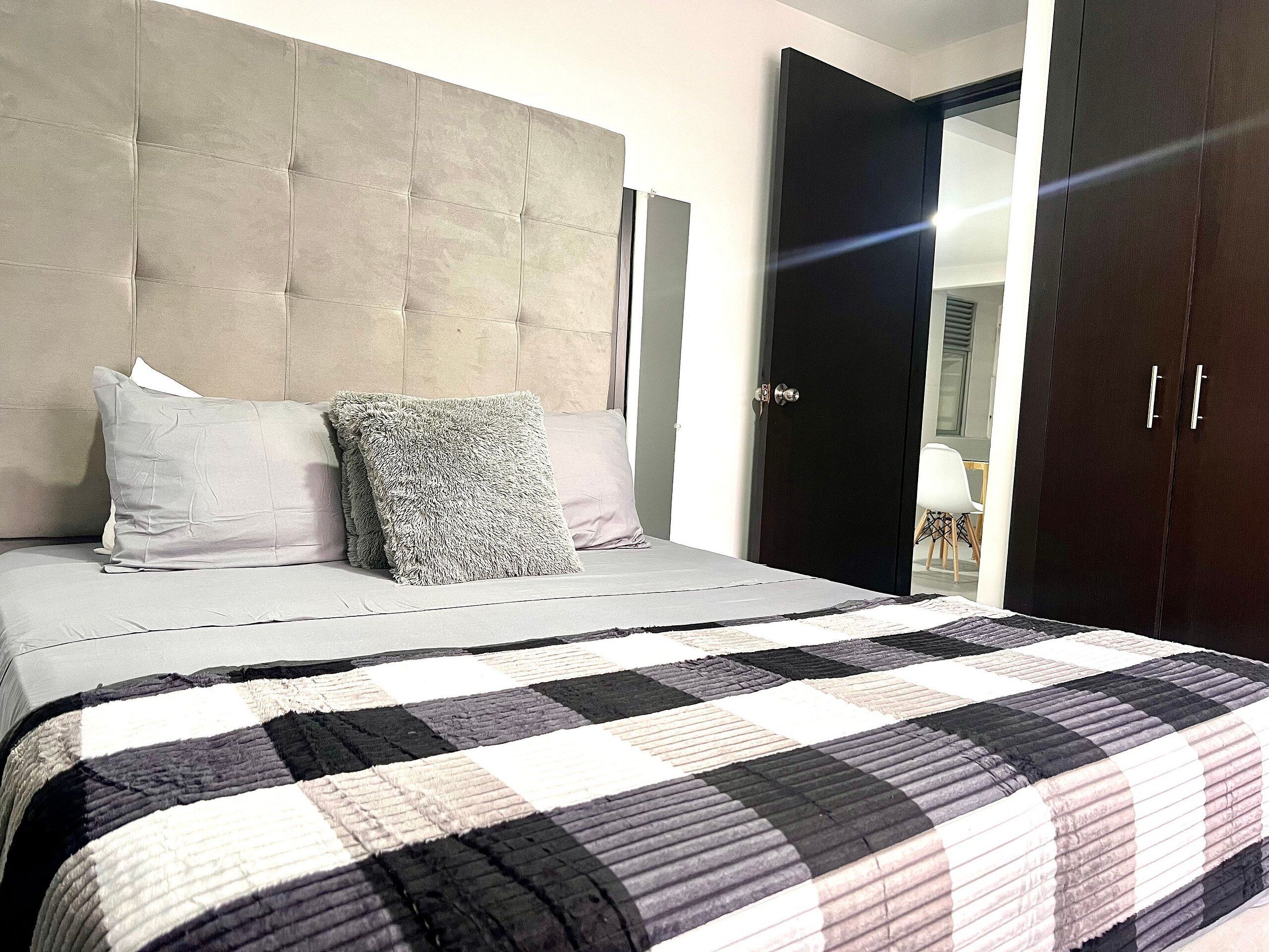 2 habitaciones, ropa de cama hipoalergénica, cubrecamas y wifi gratis 