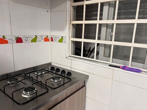 Căn hộ | Bếp riêng | Tủ lạnh, máy xay thực phẩm, vỉ nướng, dụng cụ nấu nướng/bát dĩa/dao nĩa 