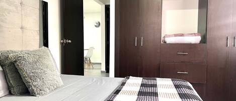 Apartment | 2 bedrooms, hypo-allergenic bedding, down duvets, free WiFi