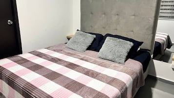 Apartment | 2 bedrooms, hypo-allergenic bedding, down duvets, free WiFi