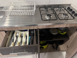 Căn hộ | Bếp riêng | Tủ lạnh, máy xay thực phẩm, vỉ nướng, dụng cụ nấu nướng/bát dĩa/dao nĩa 
