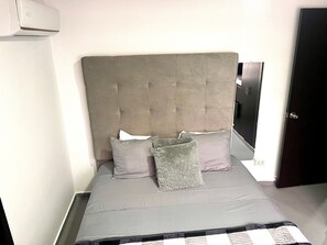 Apartament | 2 dormitoris, roba de llit hipoal·lergògena, cobrellits i wifi gratuïta 