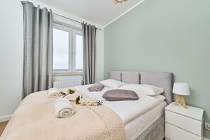 Apartment, 1 Bedroom, Balcony | 1 bedroom, individually decorated, individually furnished, bed sheets - Home Office Flat Miedziana by Renters (Wroclaw)