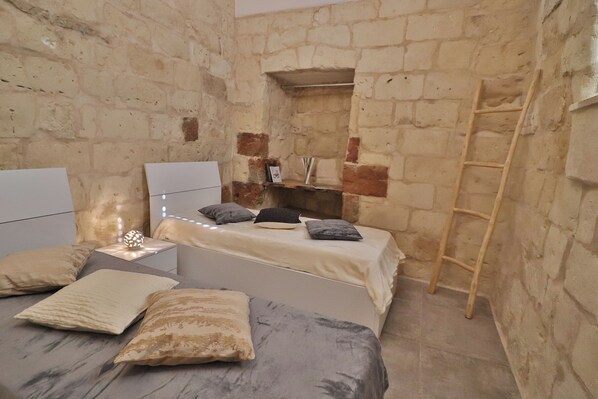 House, 2 Bedrooms, City View